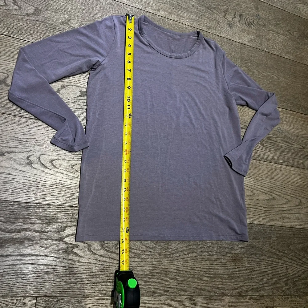 Alo Yoga Motion Long Sleeve Top ( lavender smoke) - Picture 2 of 7